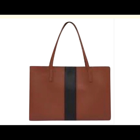 Vince Camuto Handbags - Vince Camuto Pebbled vegan leather tote